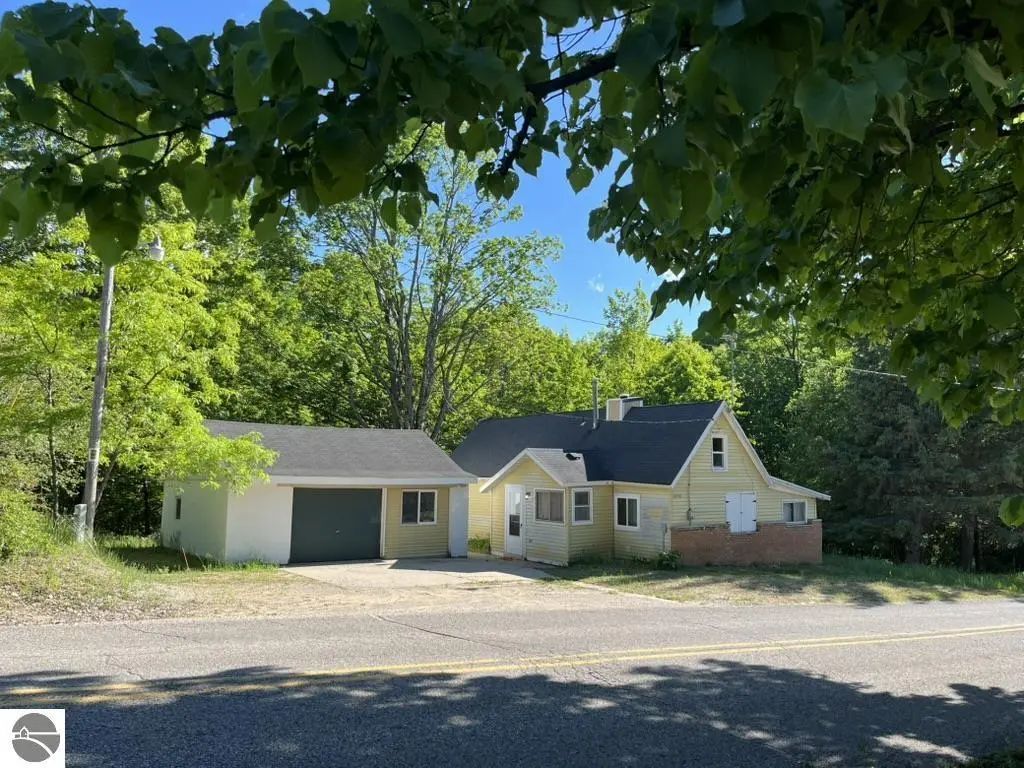 2570 Kettle Lake Road, Kalkaska
