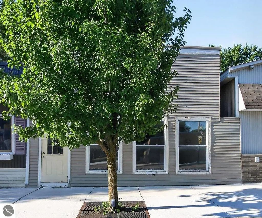 235 W Wright Avenue, Shepherd