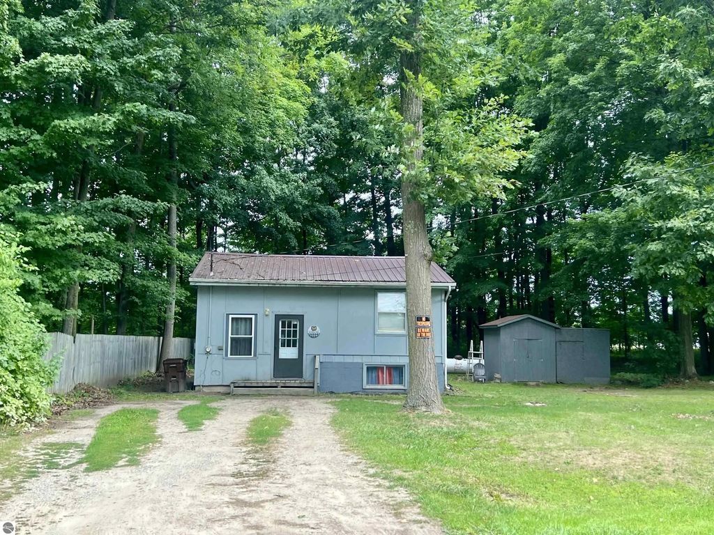 6240 Terry Drive, Six Lakes