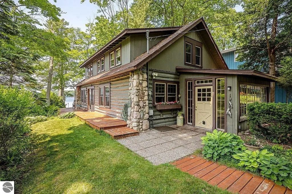 843 N South Long Lake Road, Traverse City