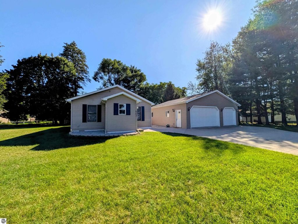 903 W Deer Road, Gladwin