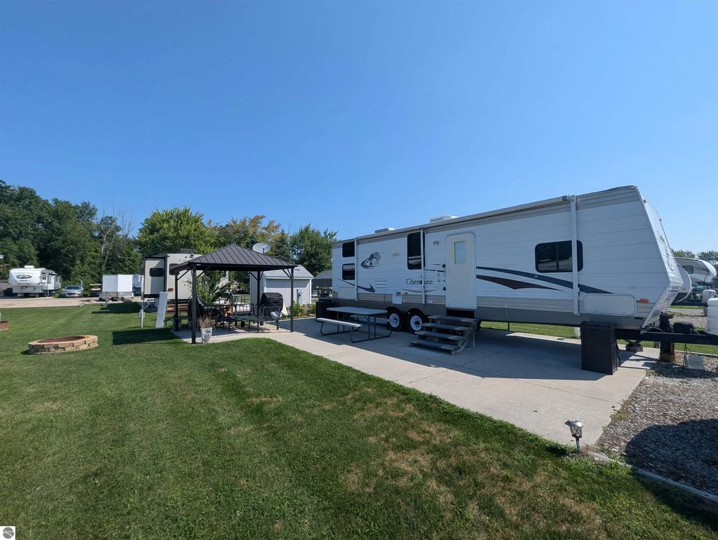 831 S Main Street, Au Gres