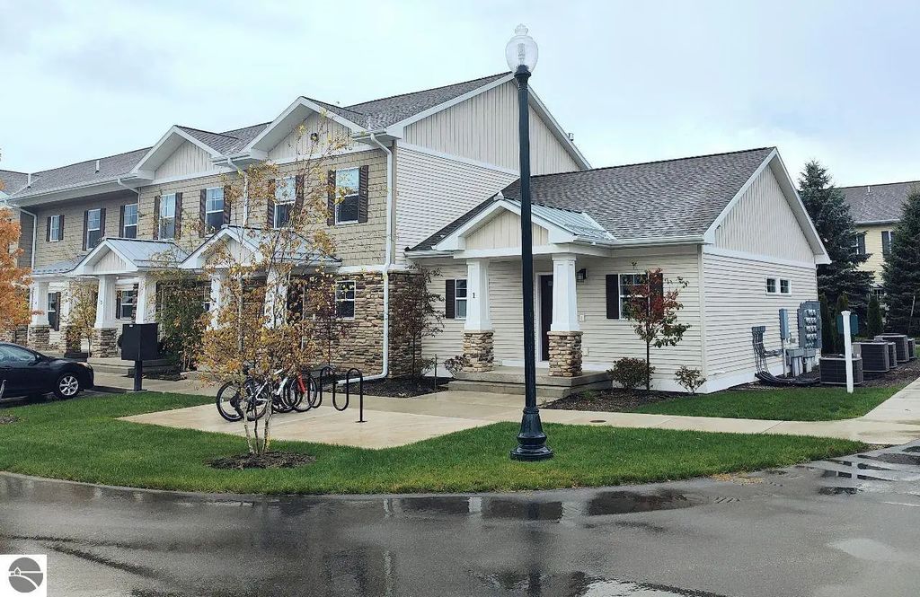 1542 Simsbury Street, Traverse City