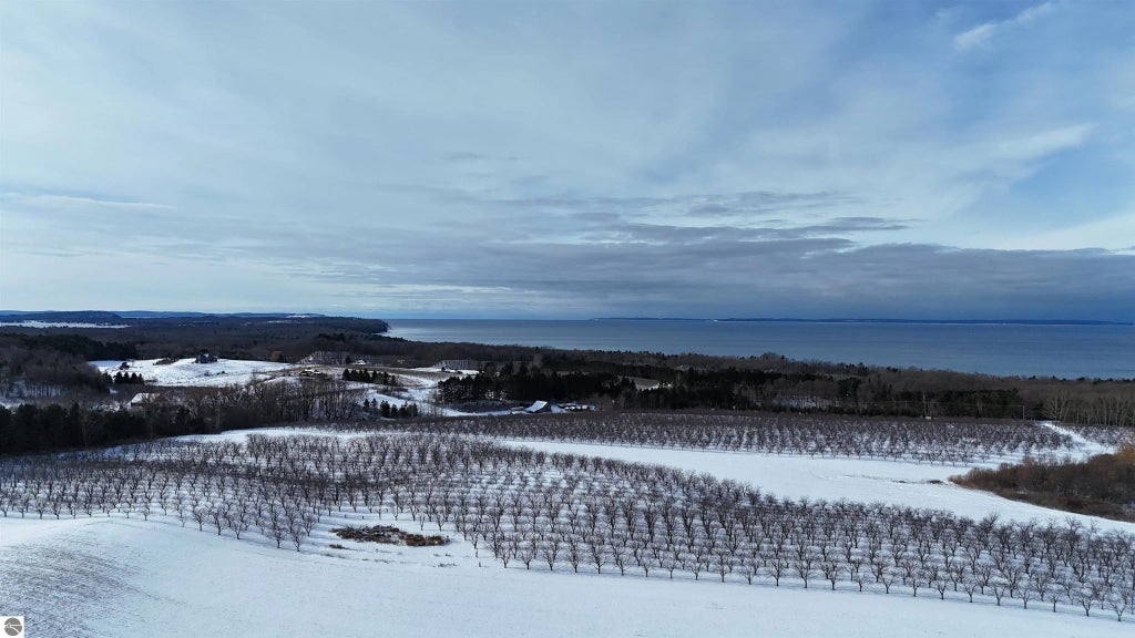 N Manitou Trail, Northport