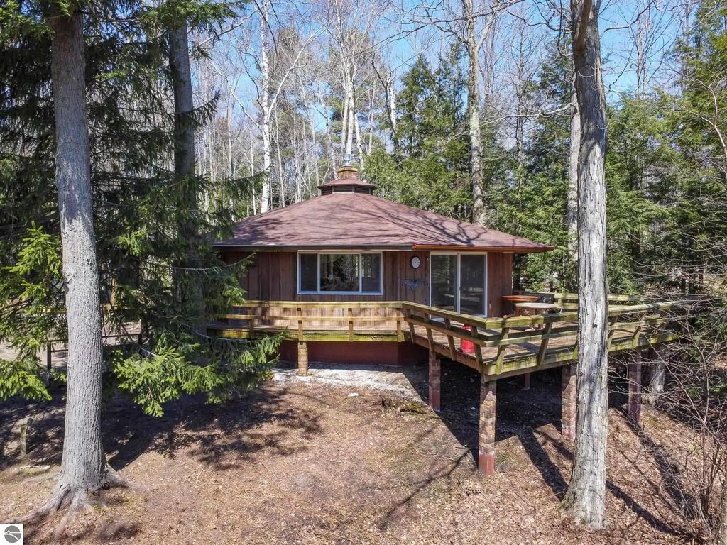 10829 N Shore Drive, Northport