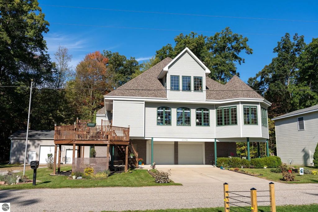 11076 N Shore Drive, Lake