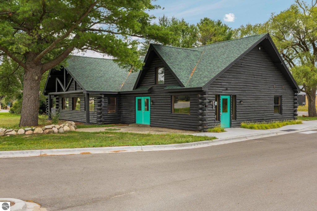 5962 Oslo Street, Williamsburg