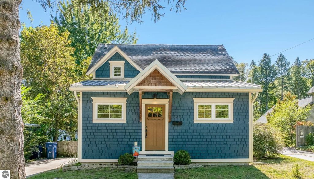 723 Seventh Street, Traverse City