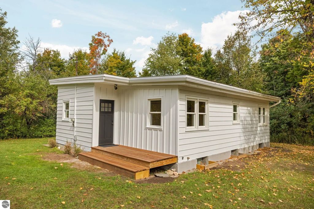 4407 N Long Lake Road, Traverse City