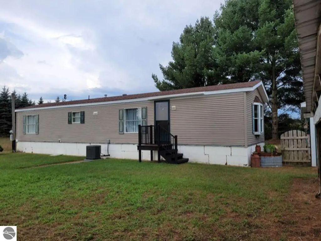 10269 30th Avenue, Evart