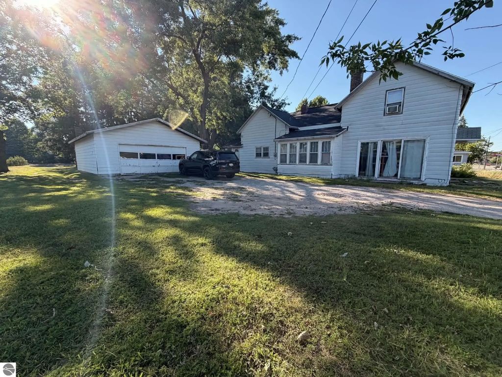 612 S Michigan Avenue, Manton