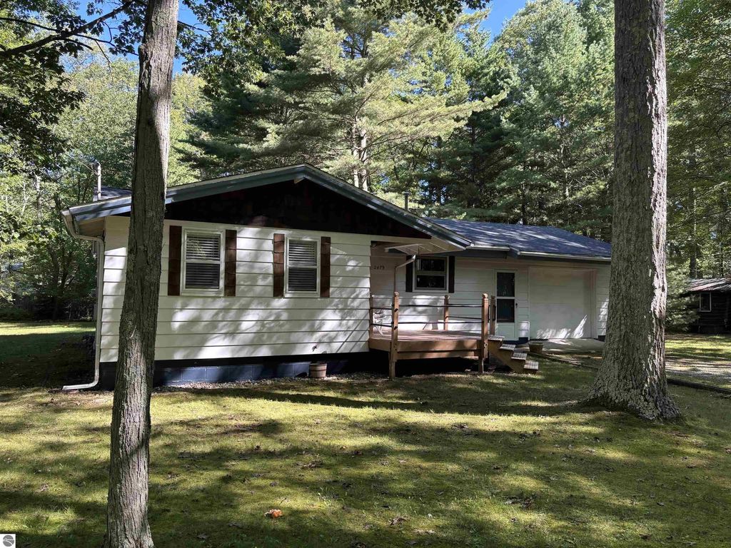 2479 Valley, East Tawas