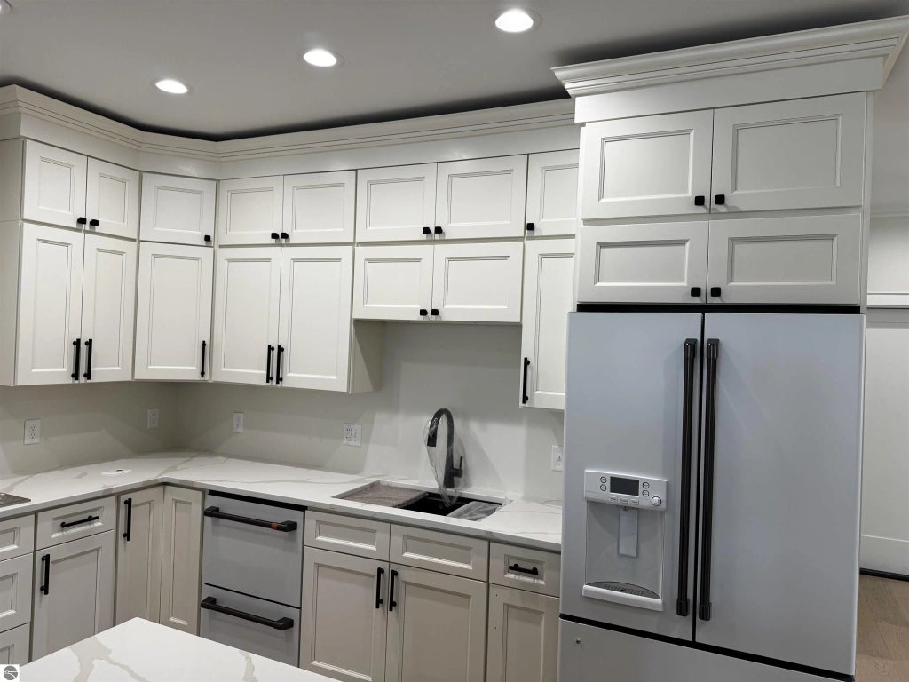 766 N Waypoint Circle, Suttons Bay