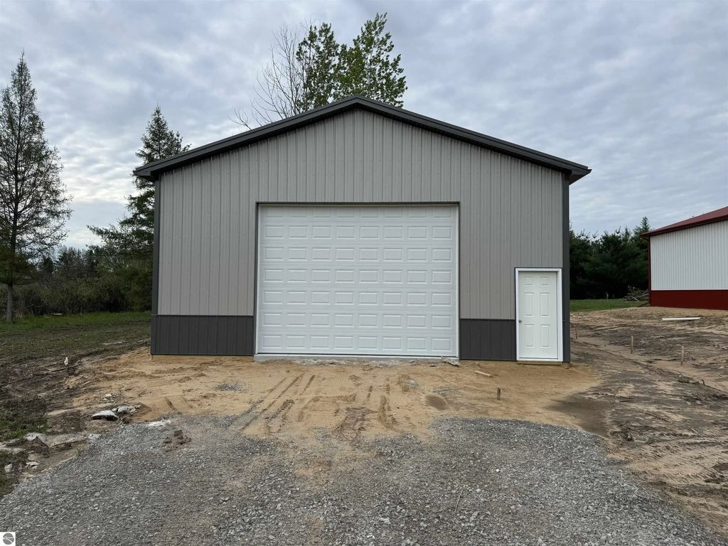 5041 South Branch Road, Hale