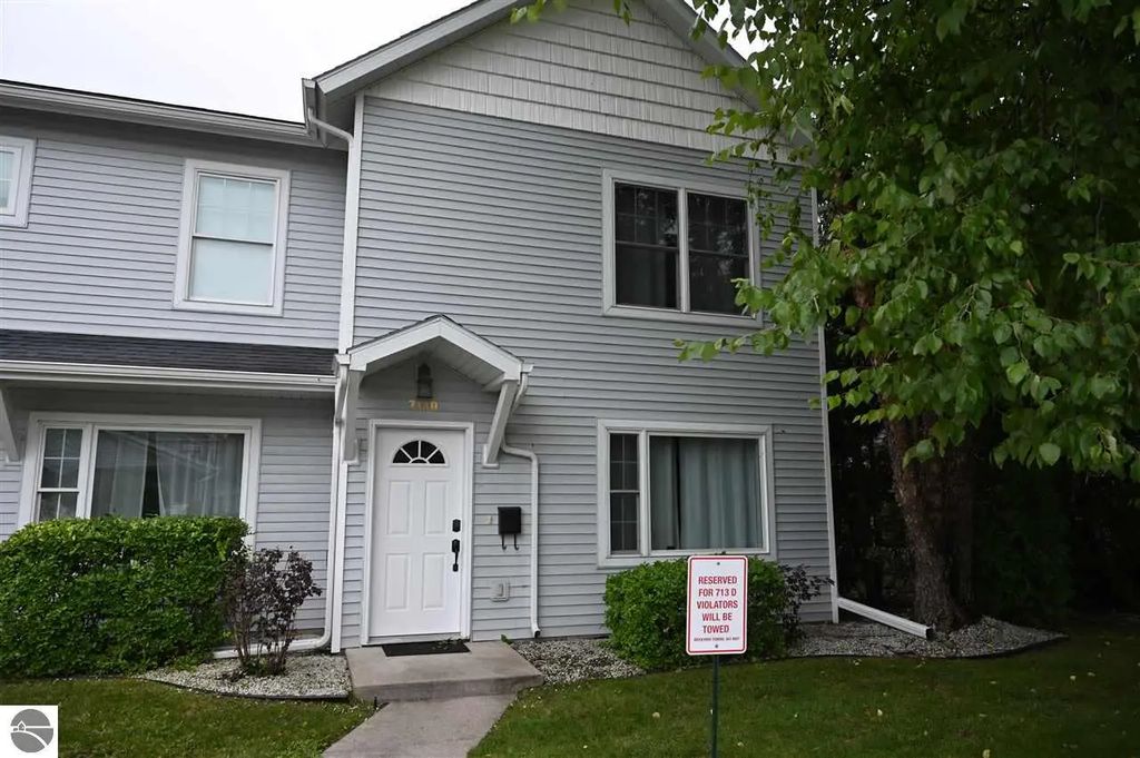 713 D Lake Avenue, Traverse City