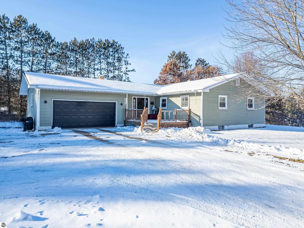 1575 Hi Acre Drive, Gladwin