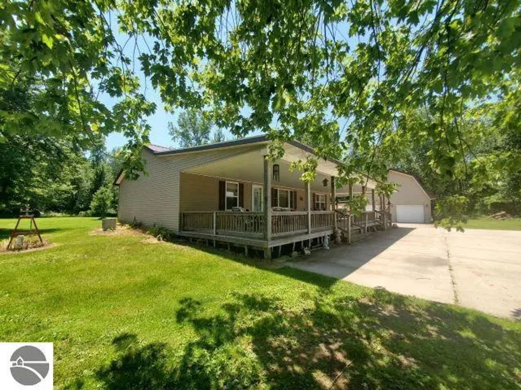 965 Saganing Road, Bentley