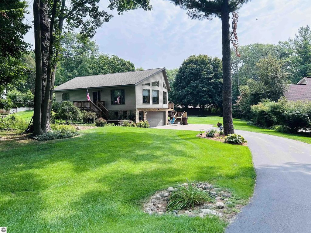 465 Saint Andrews Drive, Gladwin