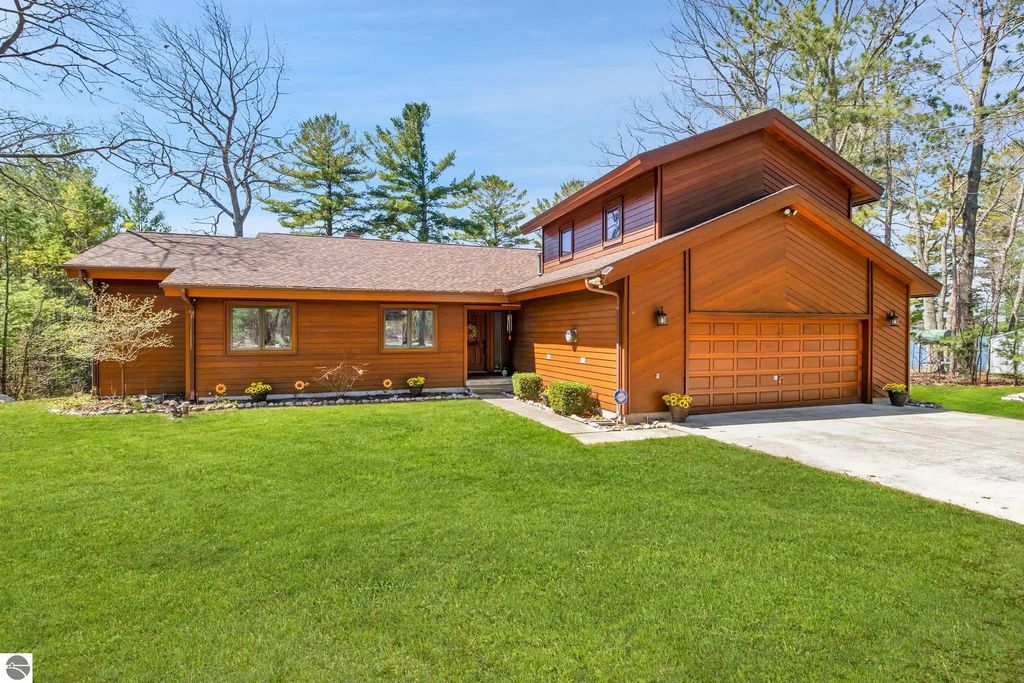 7017 Loud Drive, Oscoda