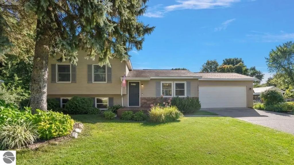 3804 Timberwolf Drive, Traverse City
