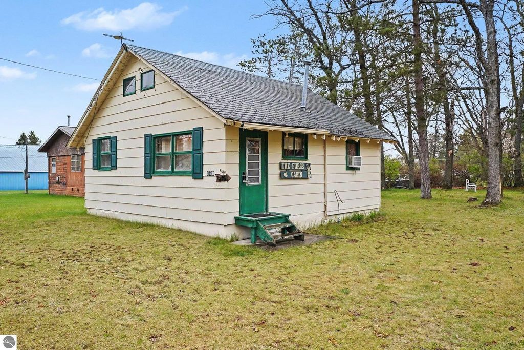 4540 Alcona Street, South Branch
