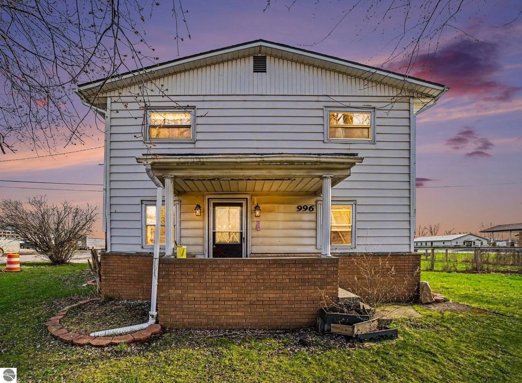 996 E Monroe Road, St Louis
