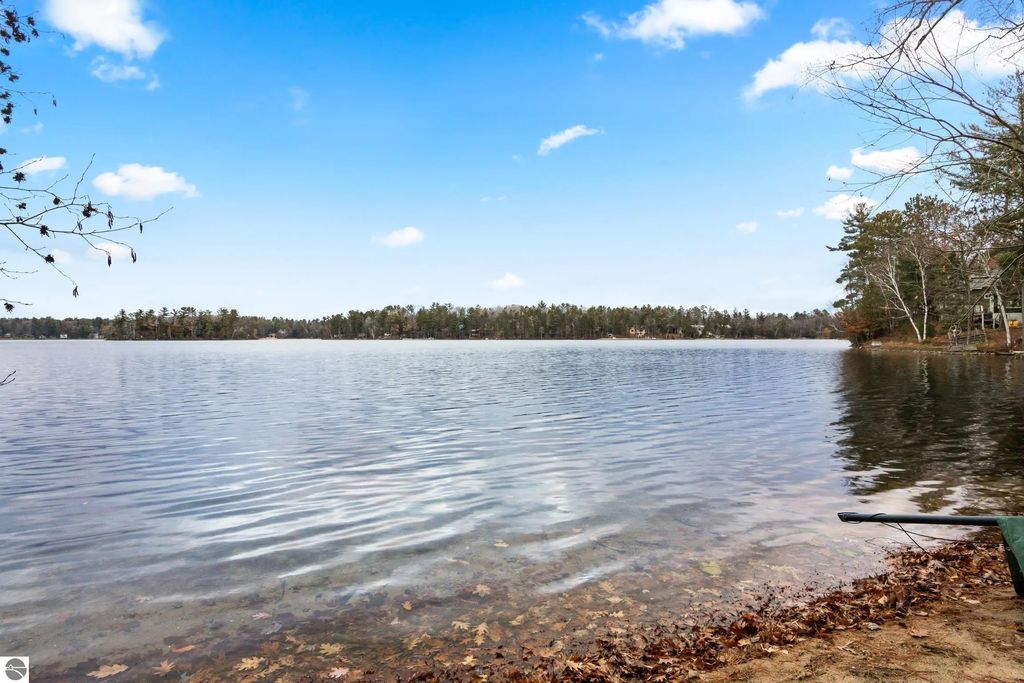 4411 Lakeview Trail, Traverse City