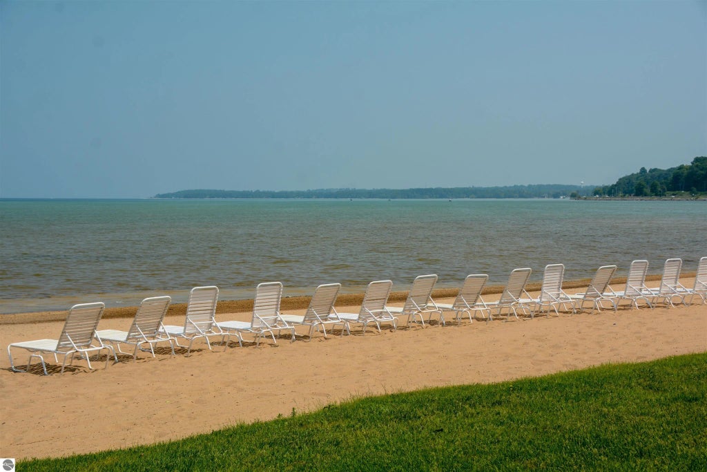 2305 Us-31 N 400, Traverse City