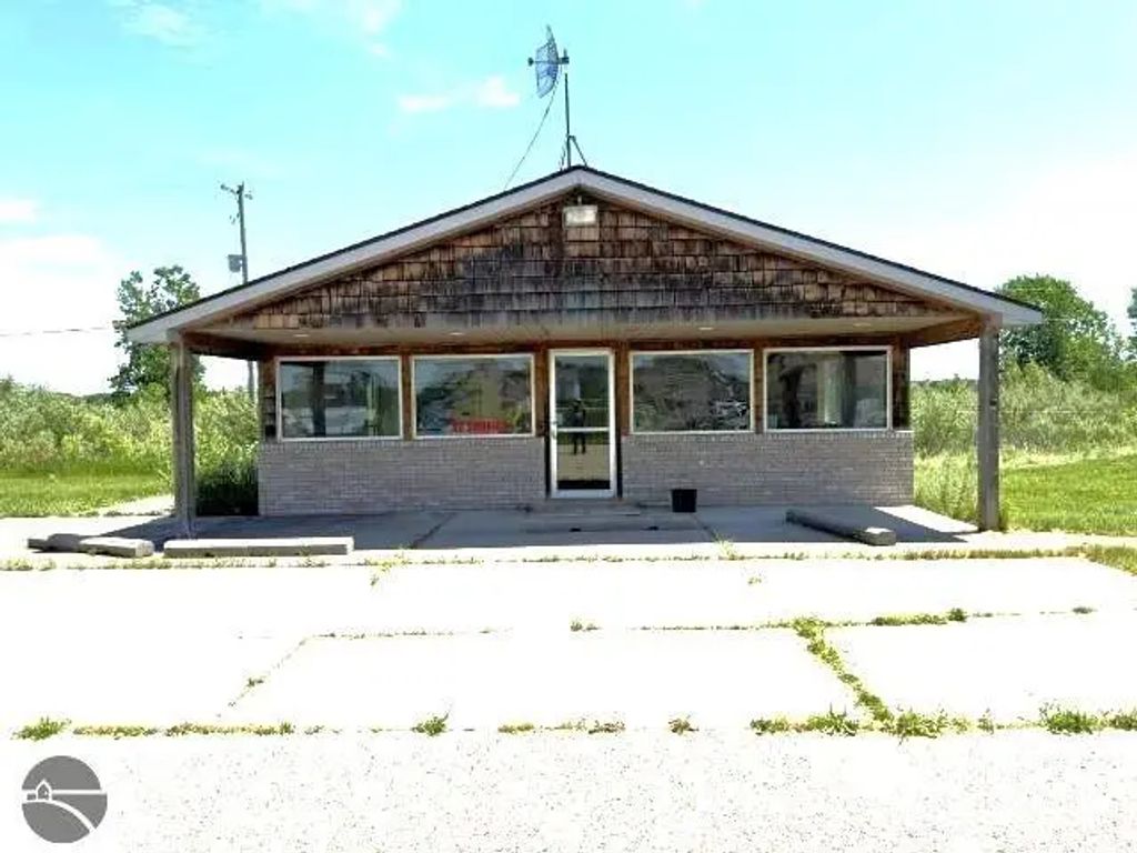3160 M-65, Hale