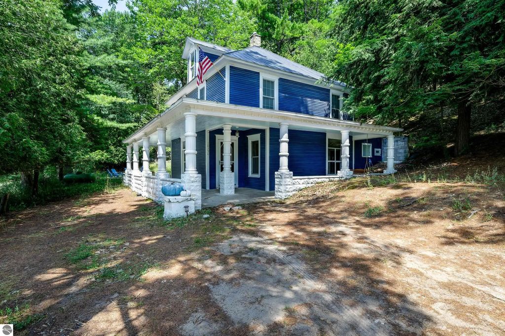 10390 Deadstream Road, Honor