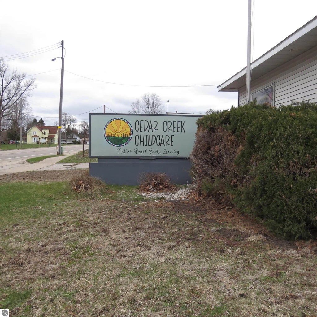 516 N Michigan Avenue, Manton