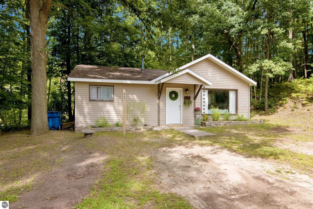 2465 Chandler Road, Traverse City
