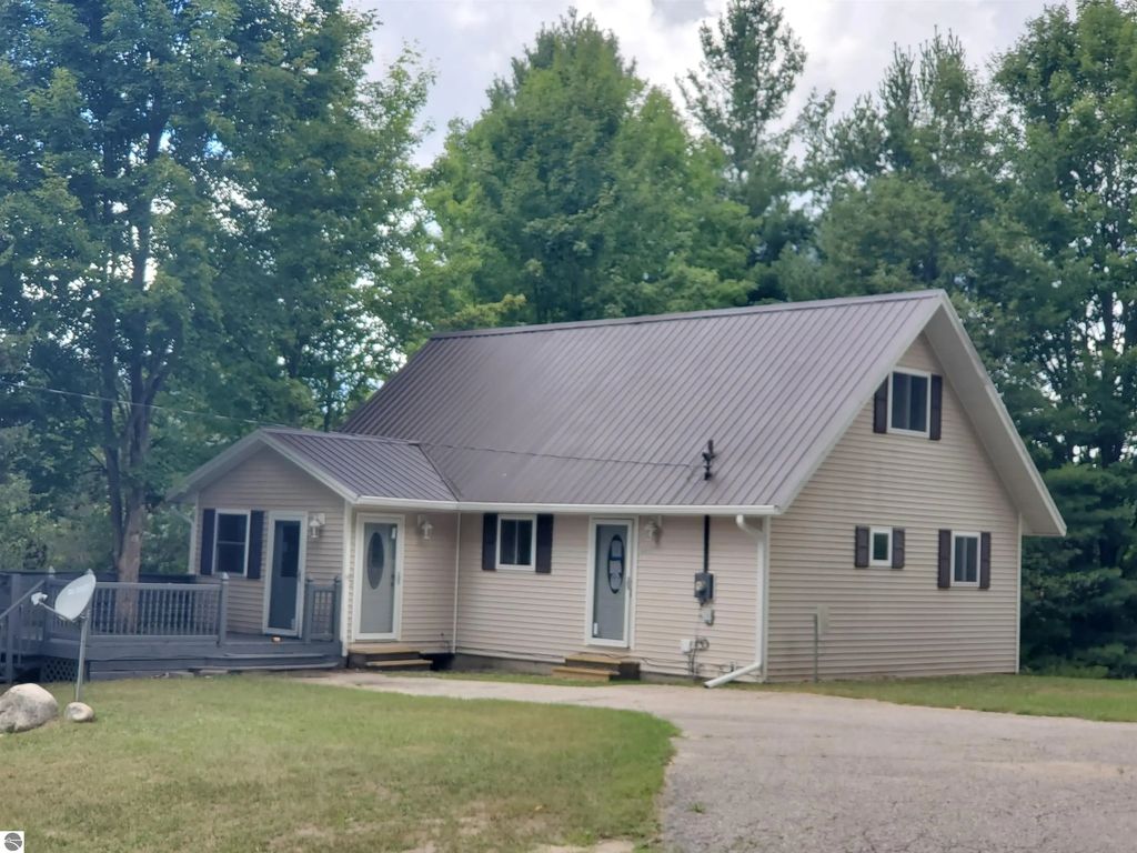 8055 N 41 Road, Manton