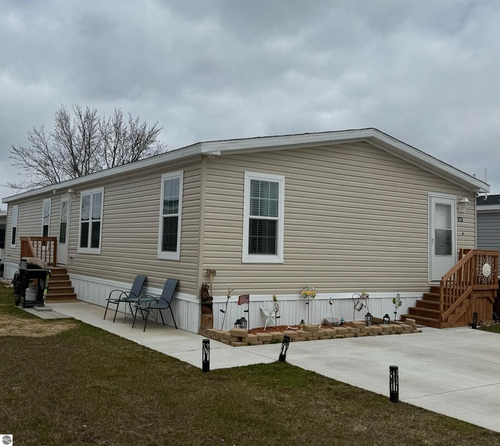 1097 Peachtree Court, Mt Pleasant
