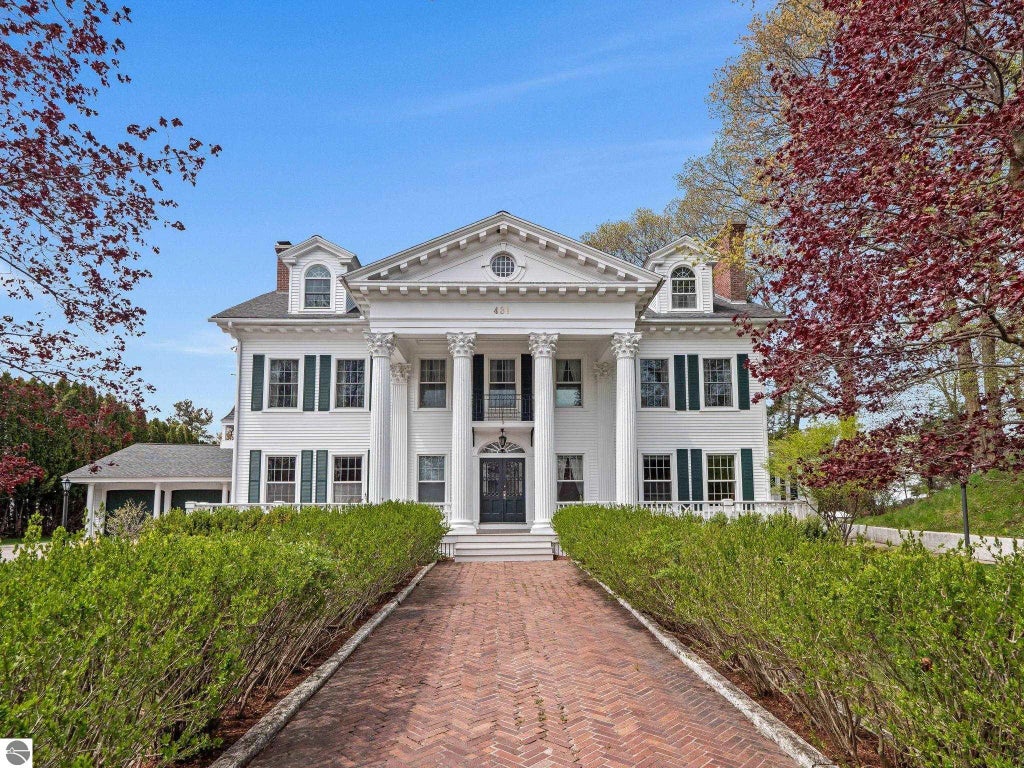 431 Michigan Avenue, Charlevoix