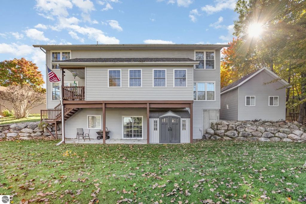 1057 Crown Point Drive, Lake Isabella