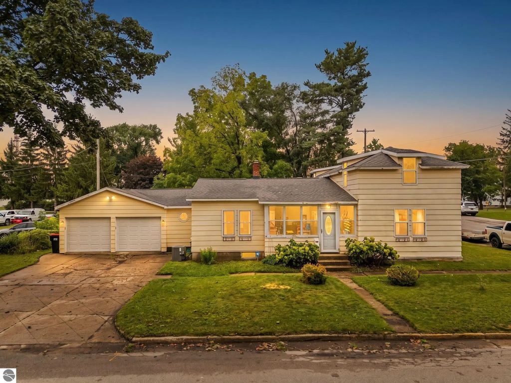 139 W 5th Avenue, Reed City