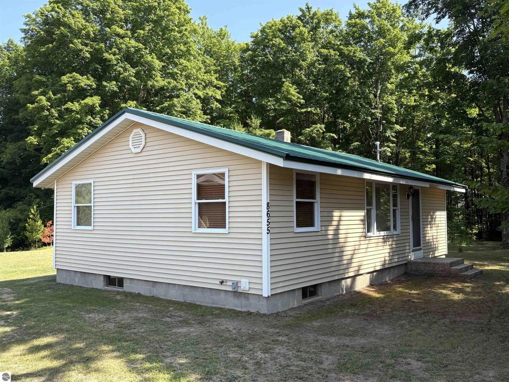 8655 Se Campbell Road, Fife Lake