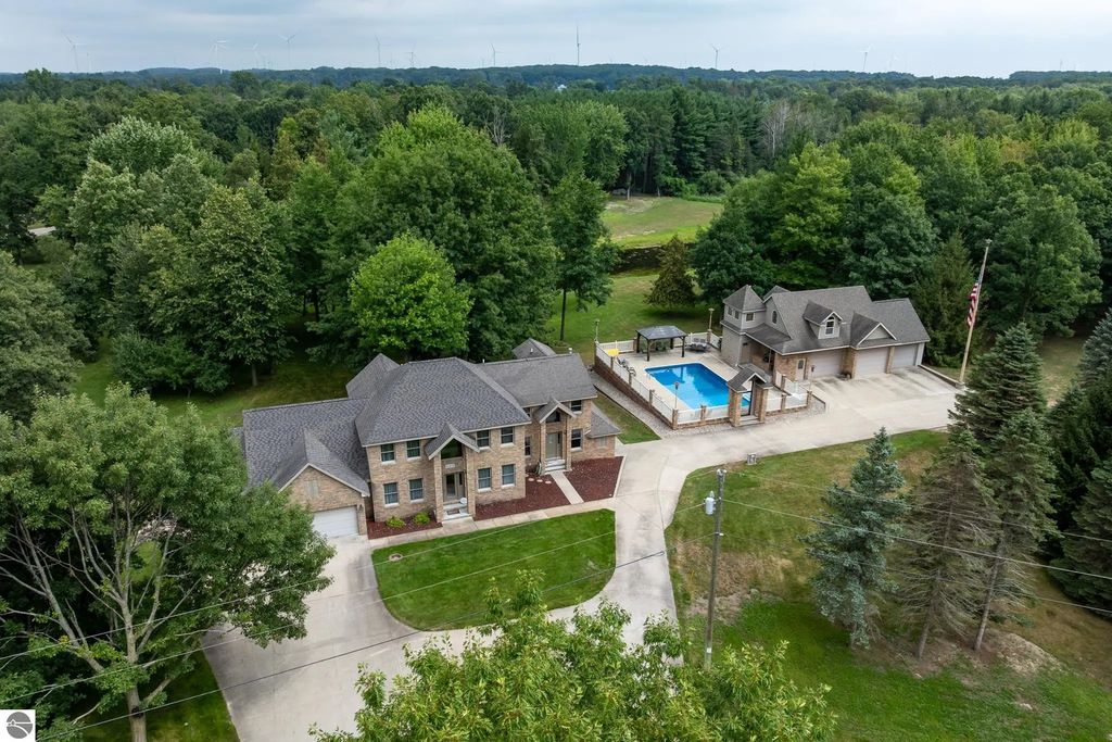 900 E Pine Grove Drive, Weidman