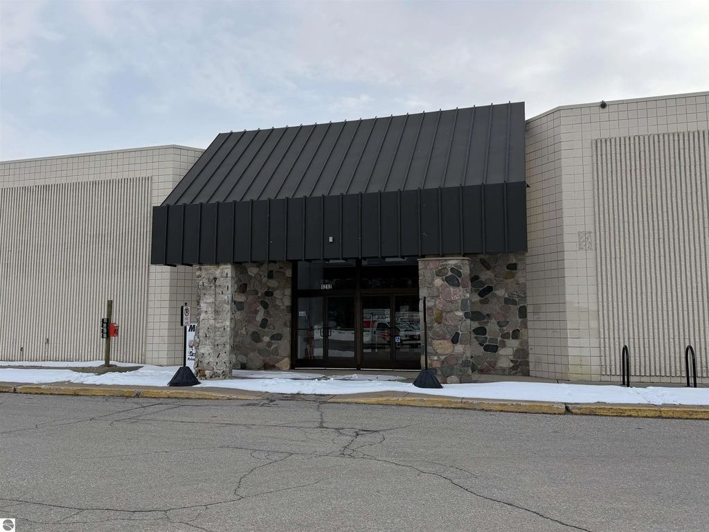 1212 South Airport Road A, Traverse City