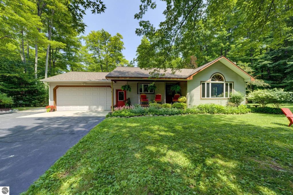 244 W Kasson Center Road, Maple City
