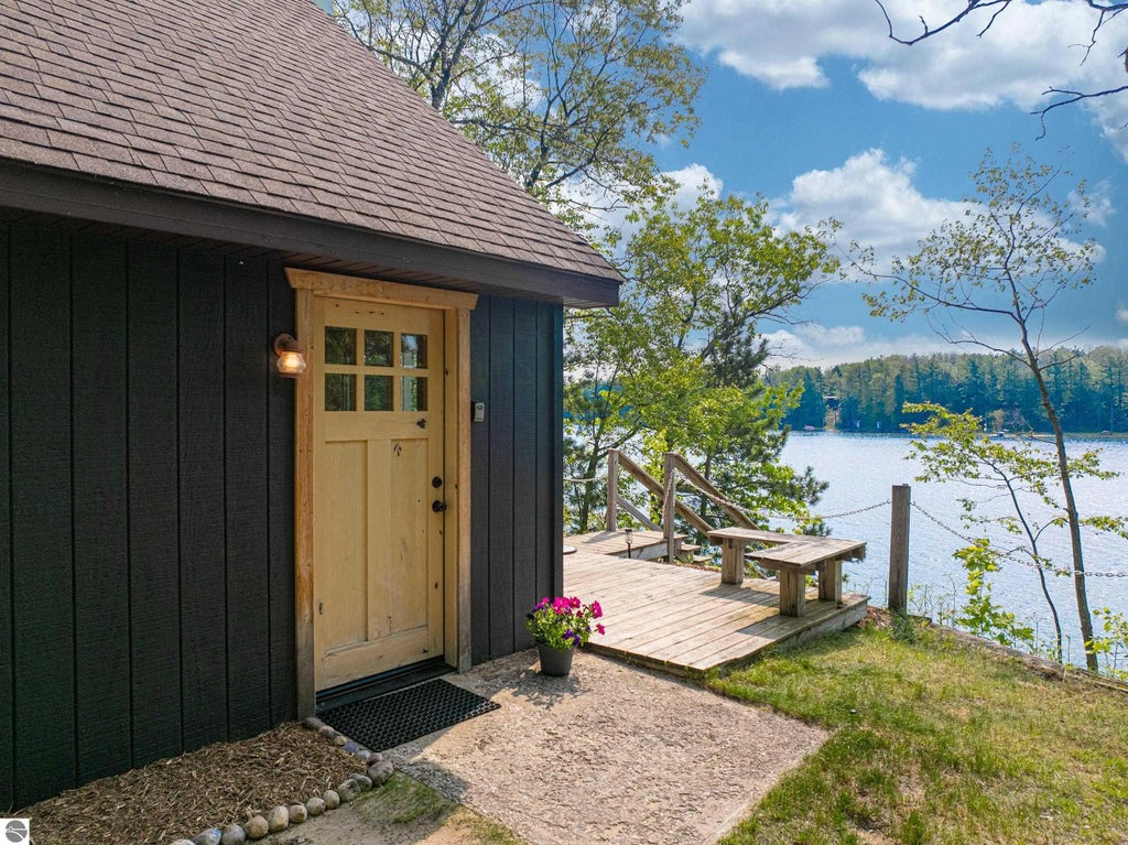 10974 Ne Bluff Drive, Mancelona