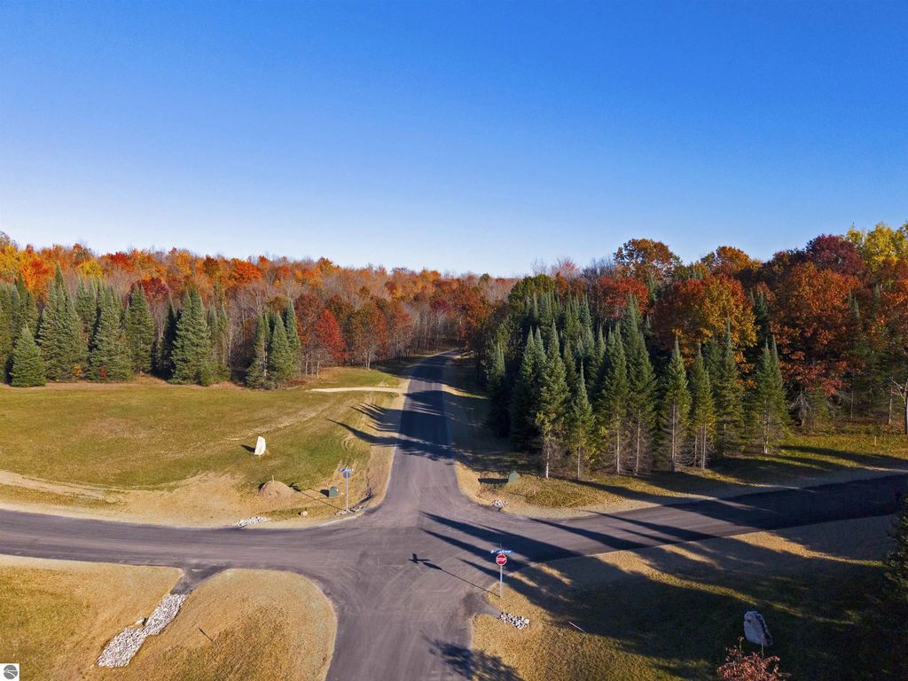 5932 Sw Old Oak Trail, Fife Lake