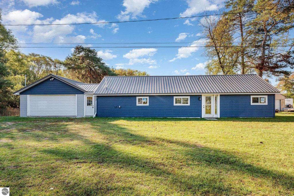 7256 E Howard City Edmore Road, Vestaburg
