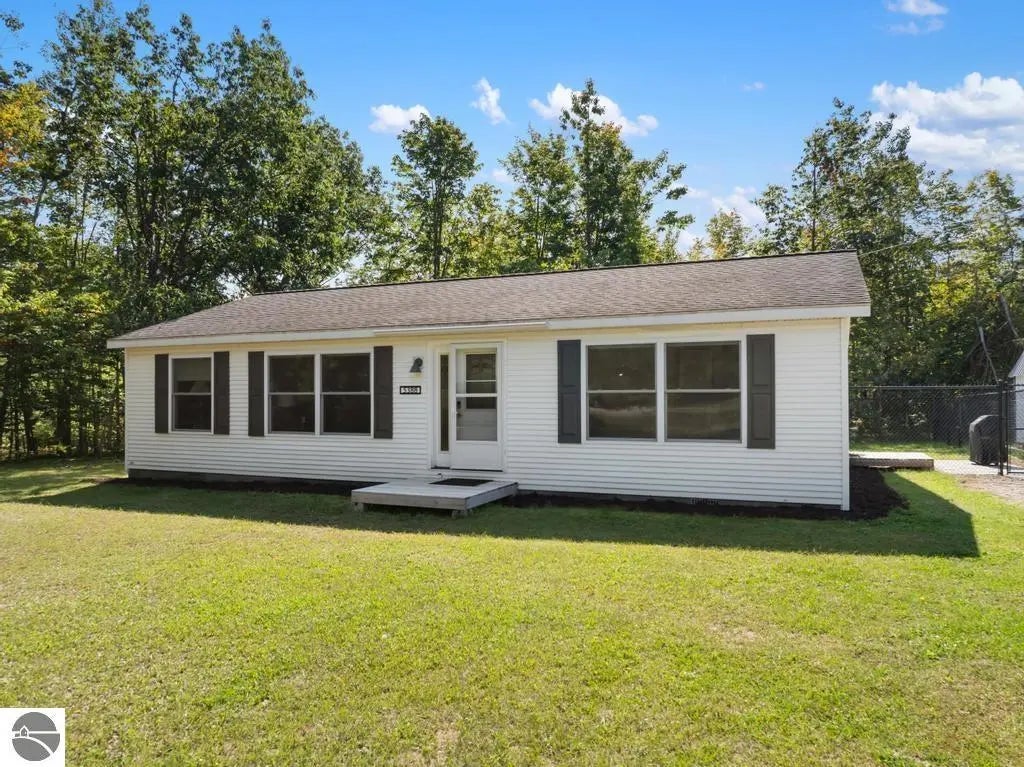 5388 Powers Road, Alanson