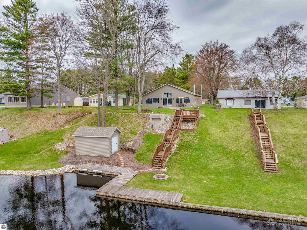 2896 E Lake Drive, Lupton