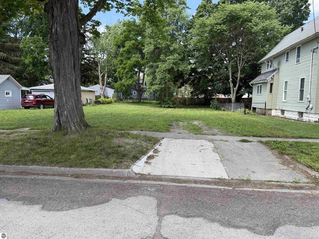 643 N Hickory Street, Owosso