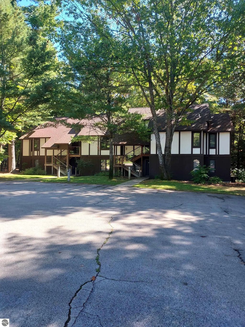 6493 Deer Path 104, Bellaire