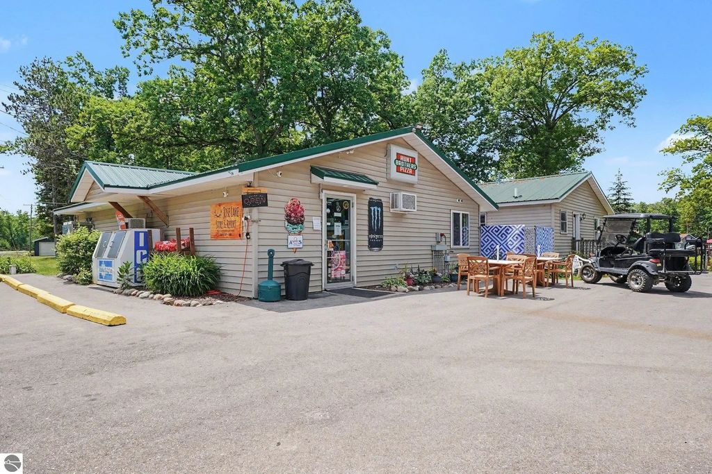 7065 Jose Lake Road, South Branch