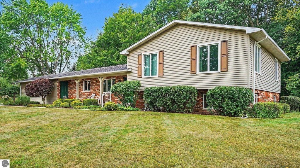 1492 W Bluegrass Road, Mt Pleasant